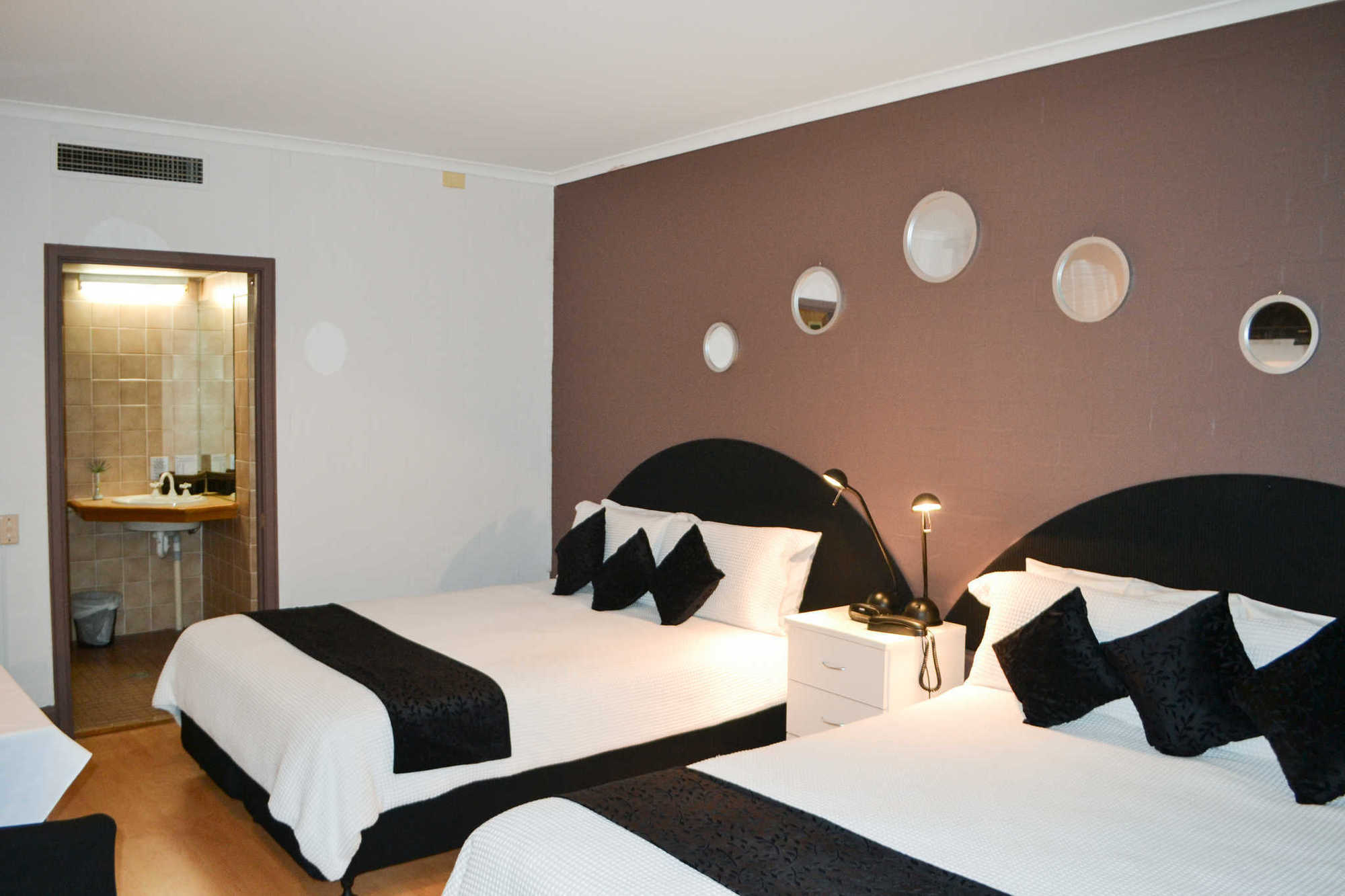 Capital Airport Motel Queanbeyan Room photo